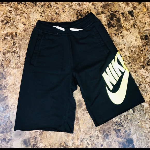 boys nike shorts black